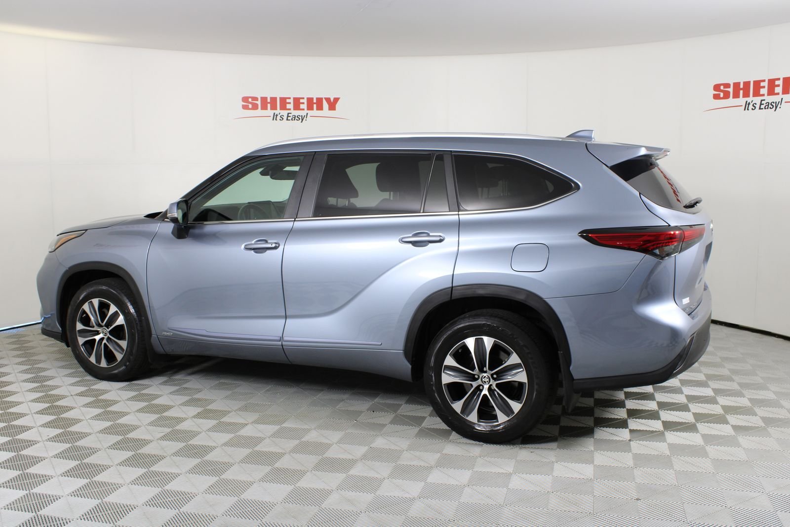 Used 2023  Toyota XLE image 7