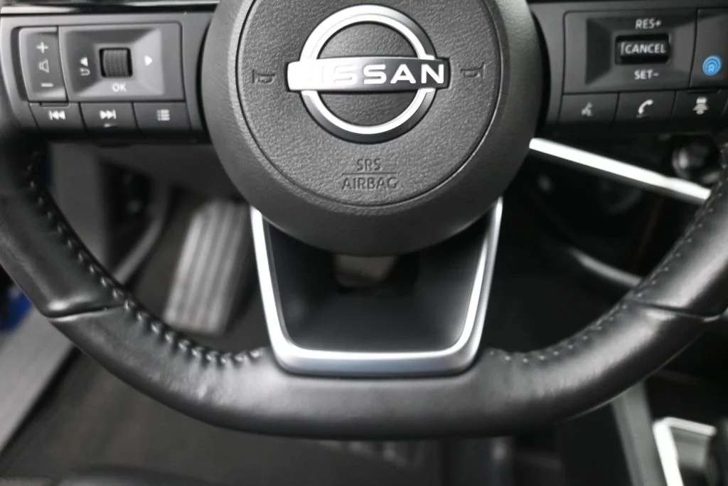 Used 2025 Blue Nissan SL image 19