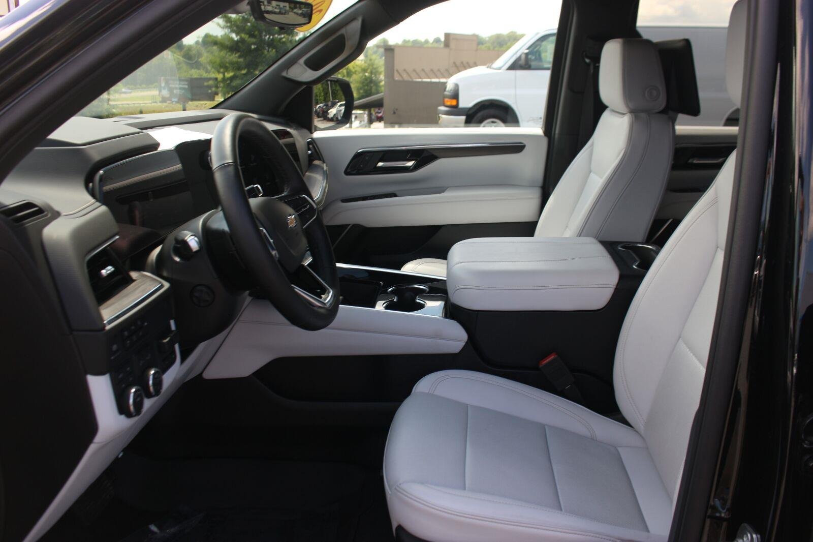 Used 2025 Black Chevrolet Premier image 17