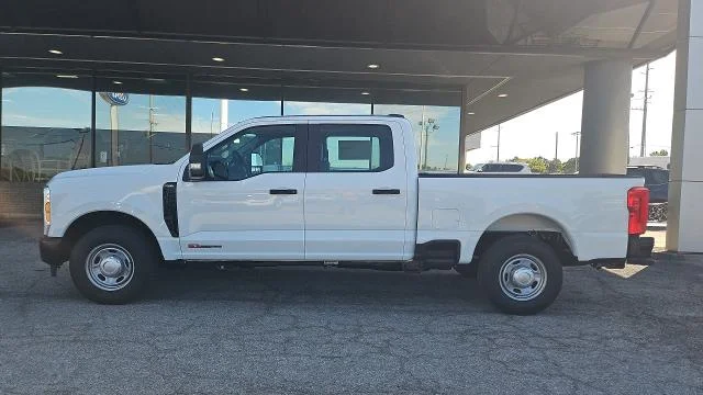 New 2027 Oxford White Ford XL 2WD image 22