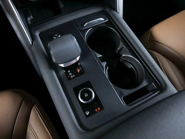 Certified Used 2025 Black Land Rover Dynamic SE image 13