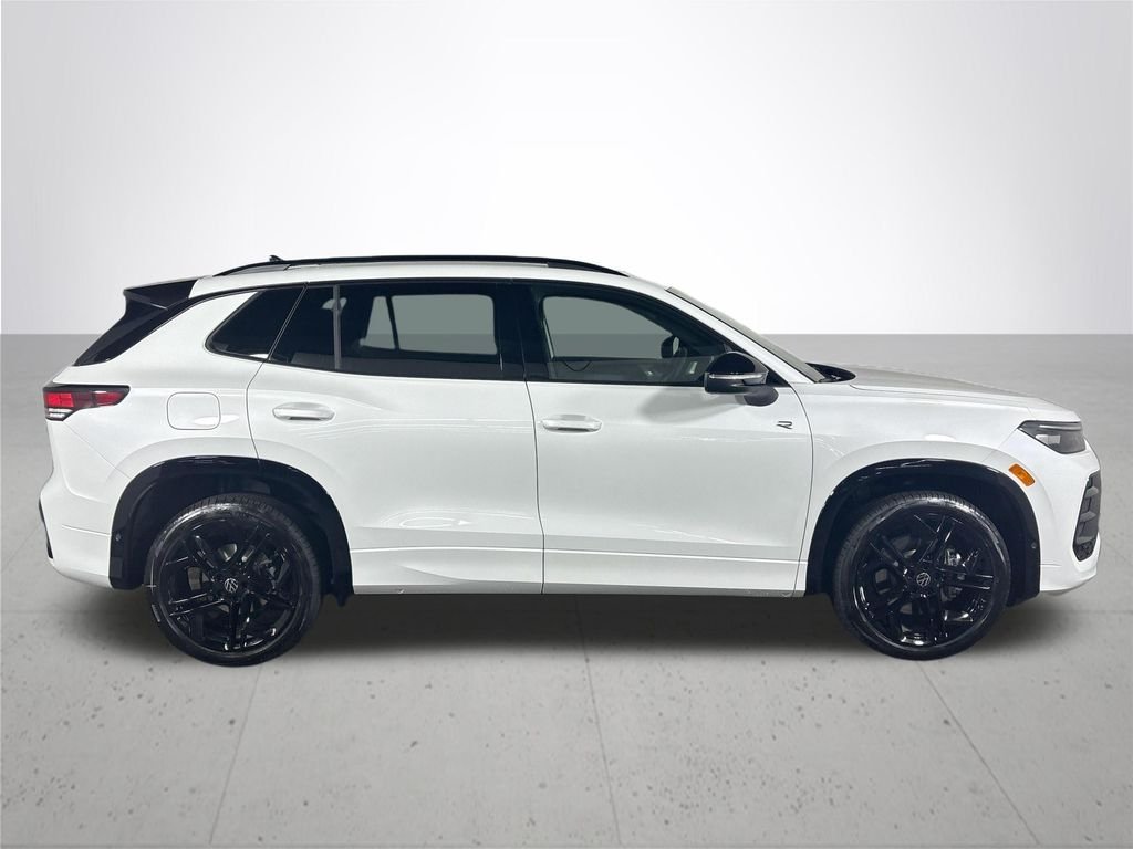 New 2025 Opal White Pearl Volkswagen 2.0T SE R-Line Black image 5