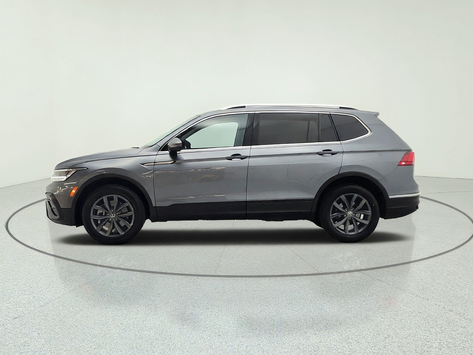 Used 2022 Platinum Gray Metallic Volkswagen 2.0T SE FWD image 8