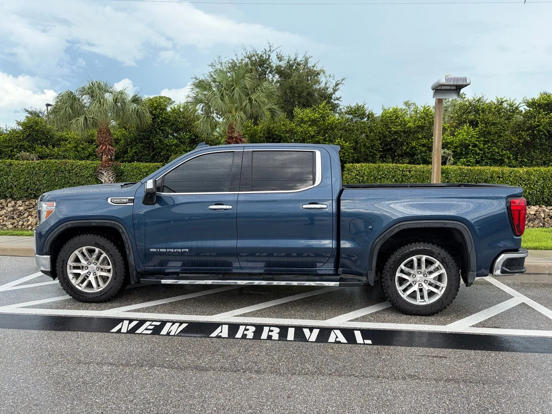 Used 2019 Pacific Blue Metallic GMC SLT image 11