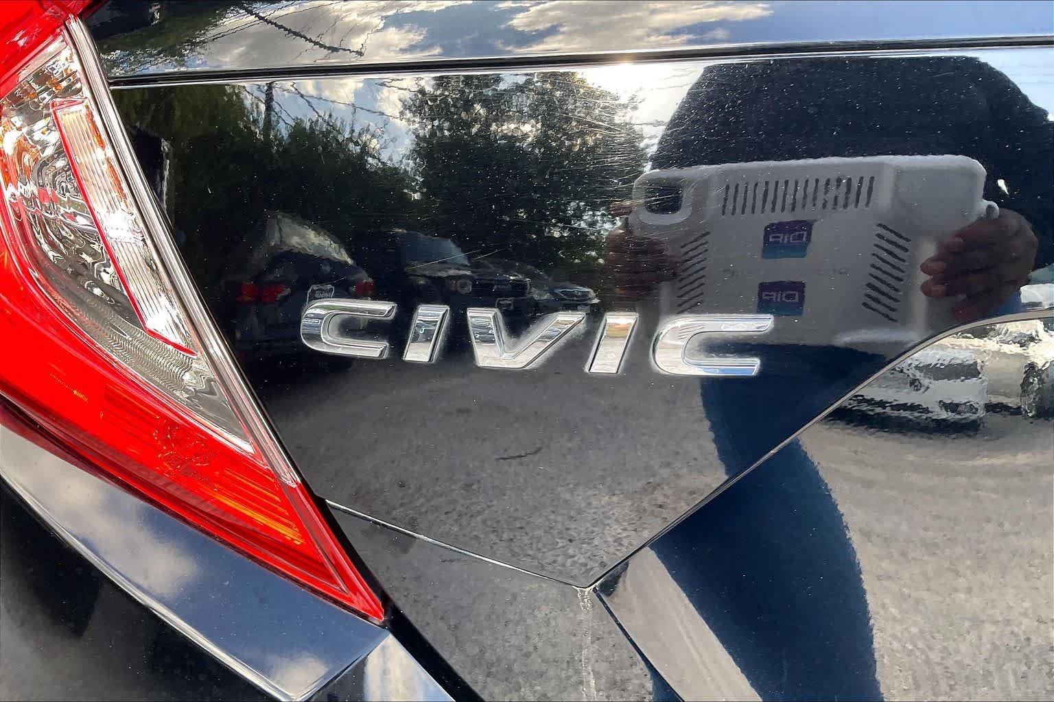 Used 2018 Crystal Black Pearl Honda LX image 10