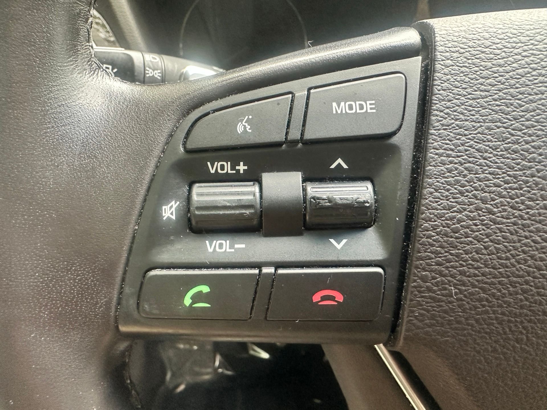 Used 2015 Blue Hyundai 3.8 image 11