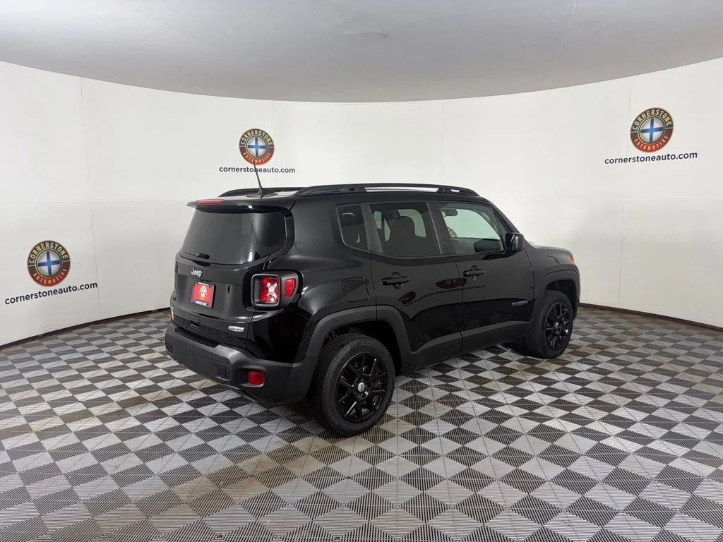 Used 2022 Black Jeep Latitude image 17