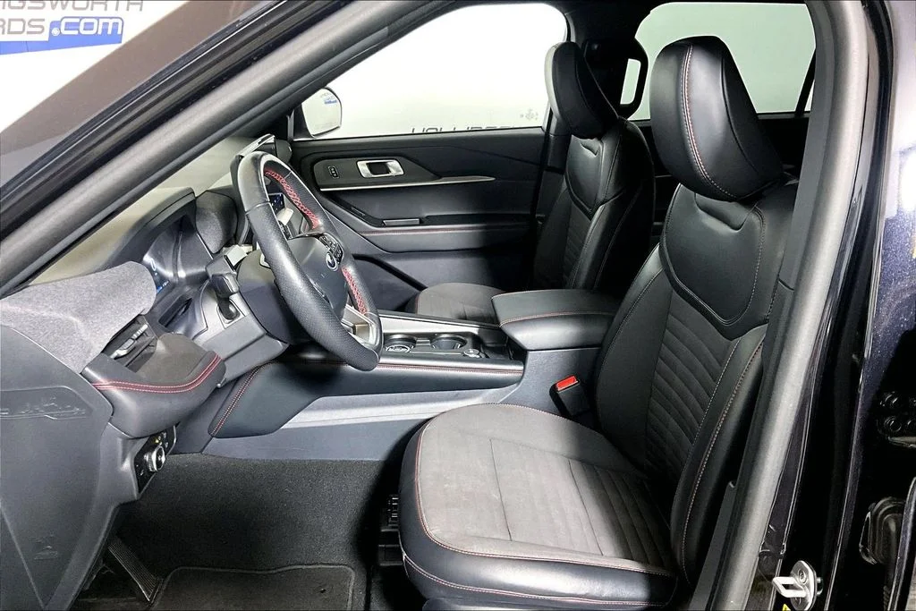 Certified Used 2025 Black Metallic Ford ST-Line image 20