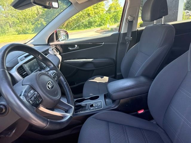 Used 2017 Red Kia LX image 11