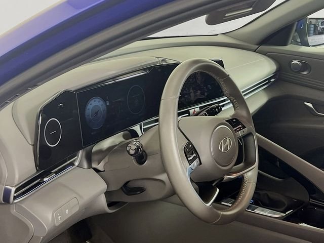 2025 Hyundai Elantra SEL - Photo 12