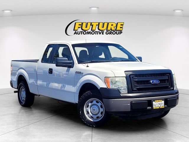 Used 2013 White Ford XL image 1
