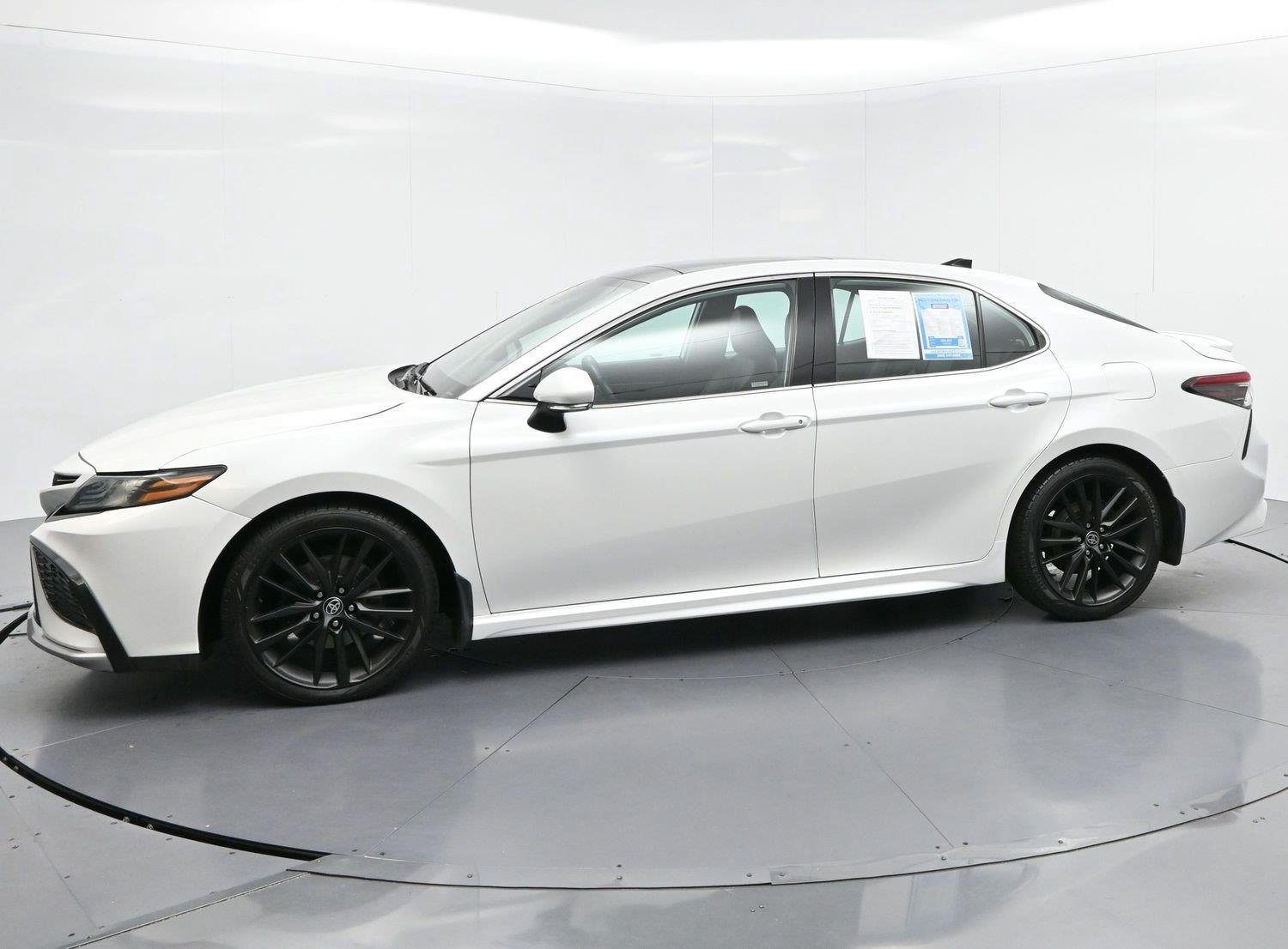Used 2022 Wind Chill Pearl Toyota XSE image 4
