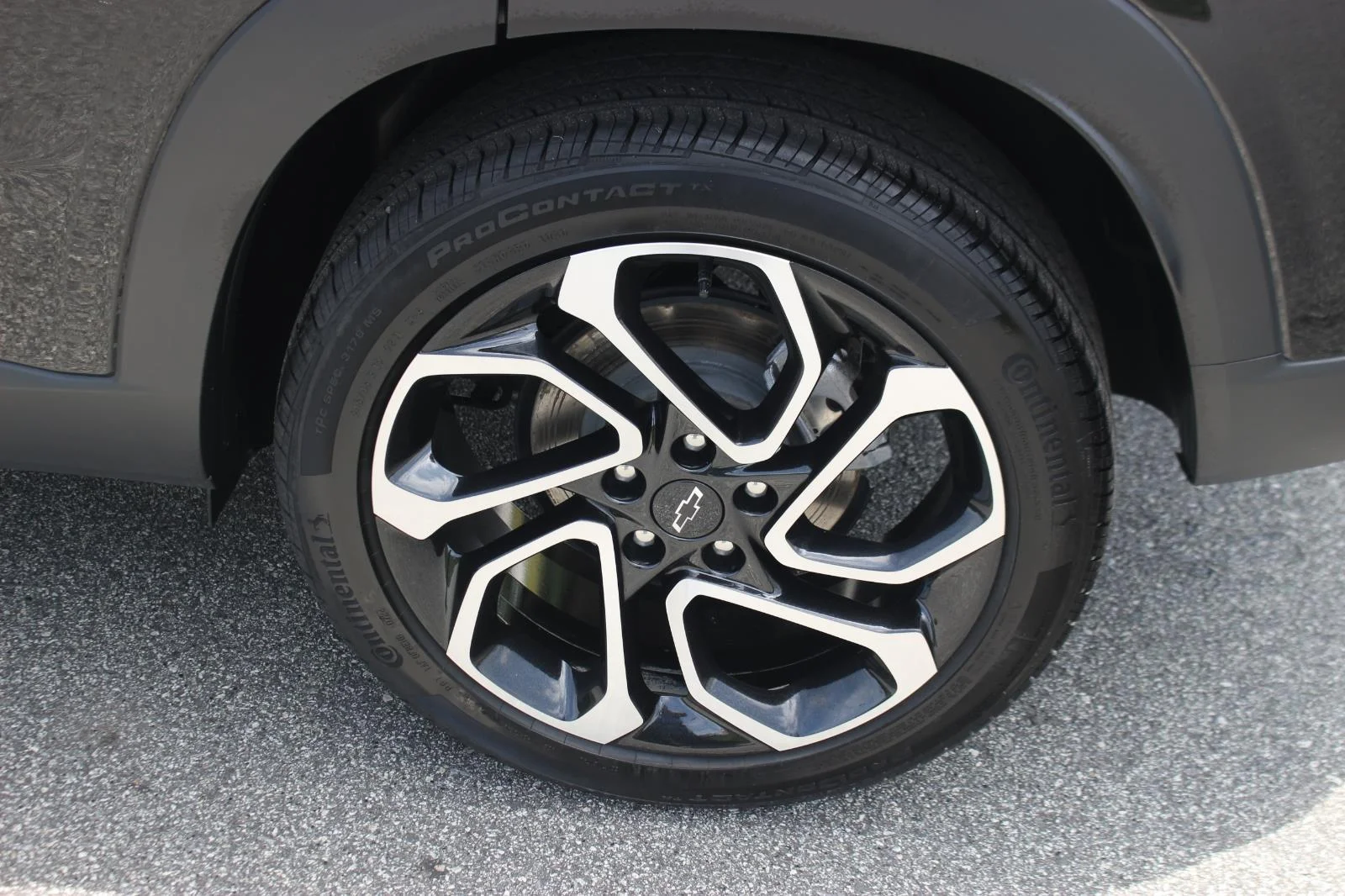 Used 2025 Mosaic Black Metallic Chevrolet 2RS image 25