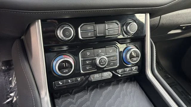 Used 2024 Onyx Black GMC Denali image 30