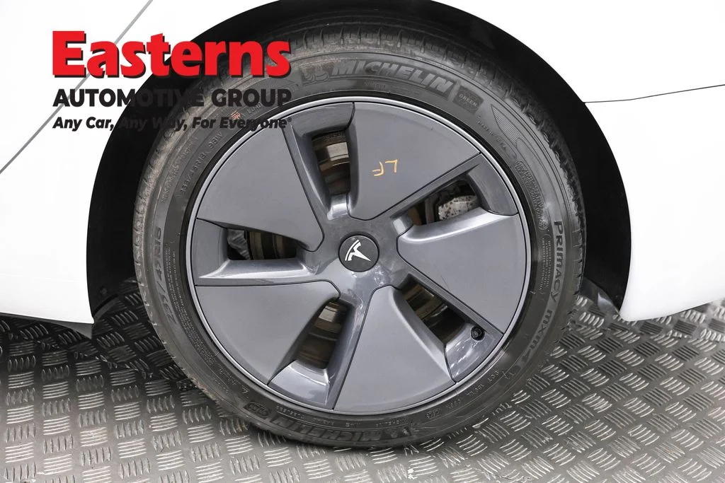 Used 2023 White Tesla Base image 27