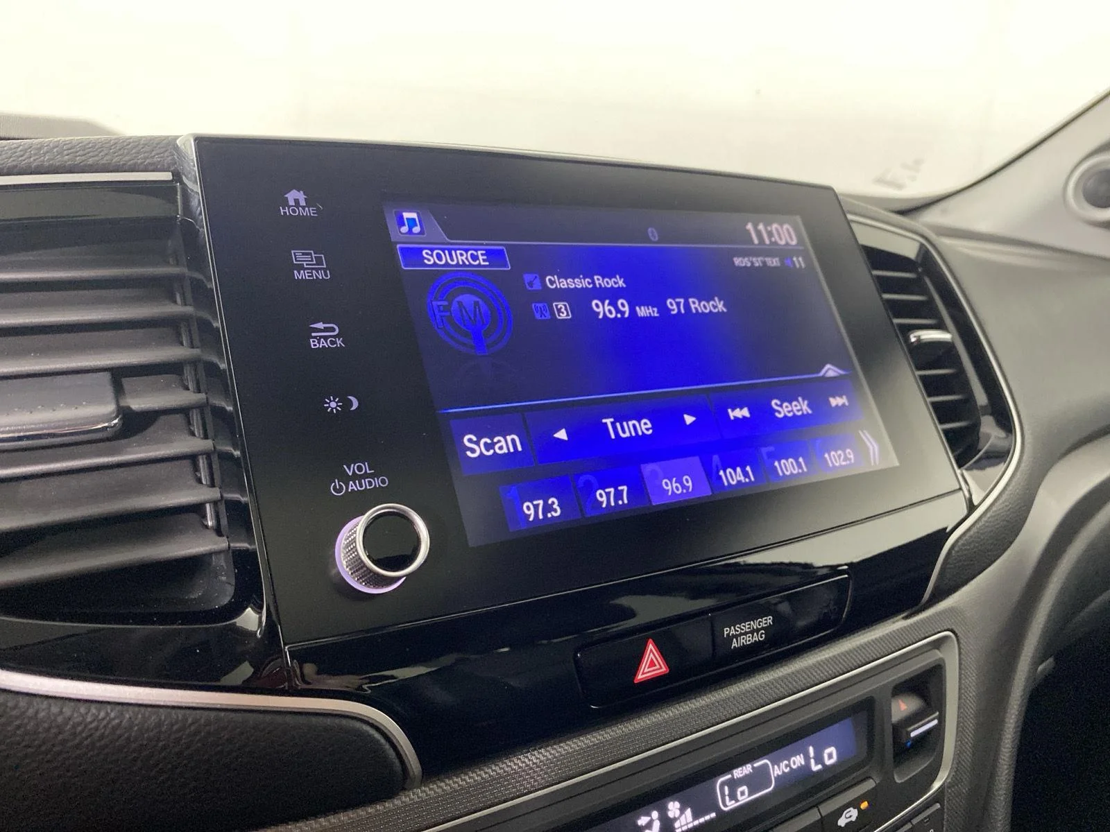 Used 2023 Platinum White Pearl Honda RTL image 17