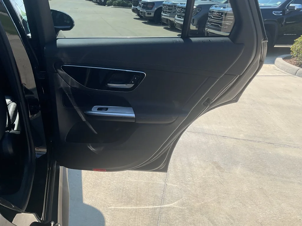Used 2025 Black Mercedes-Benz GLC 300 image 15