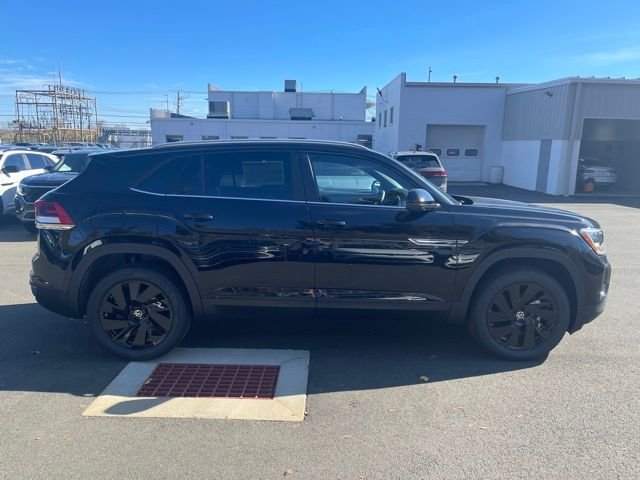 New 2026 Black Volkswagen 2.0T SE w/Technology image 6
