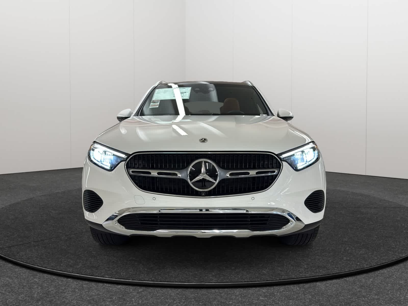 New 2026 Polar White Mercedes-Benz GLC 300 image 2