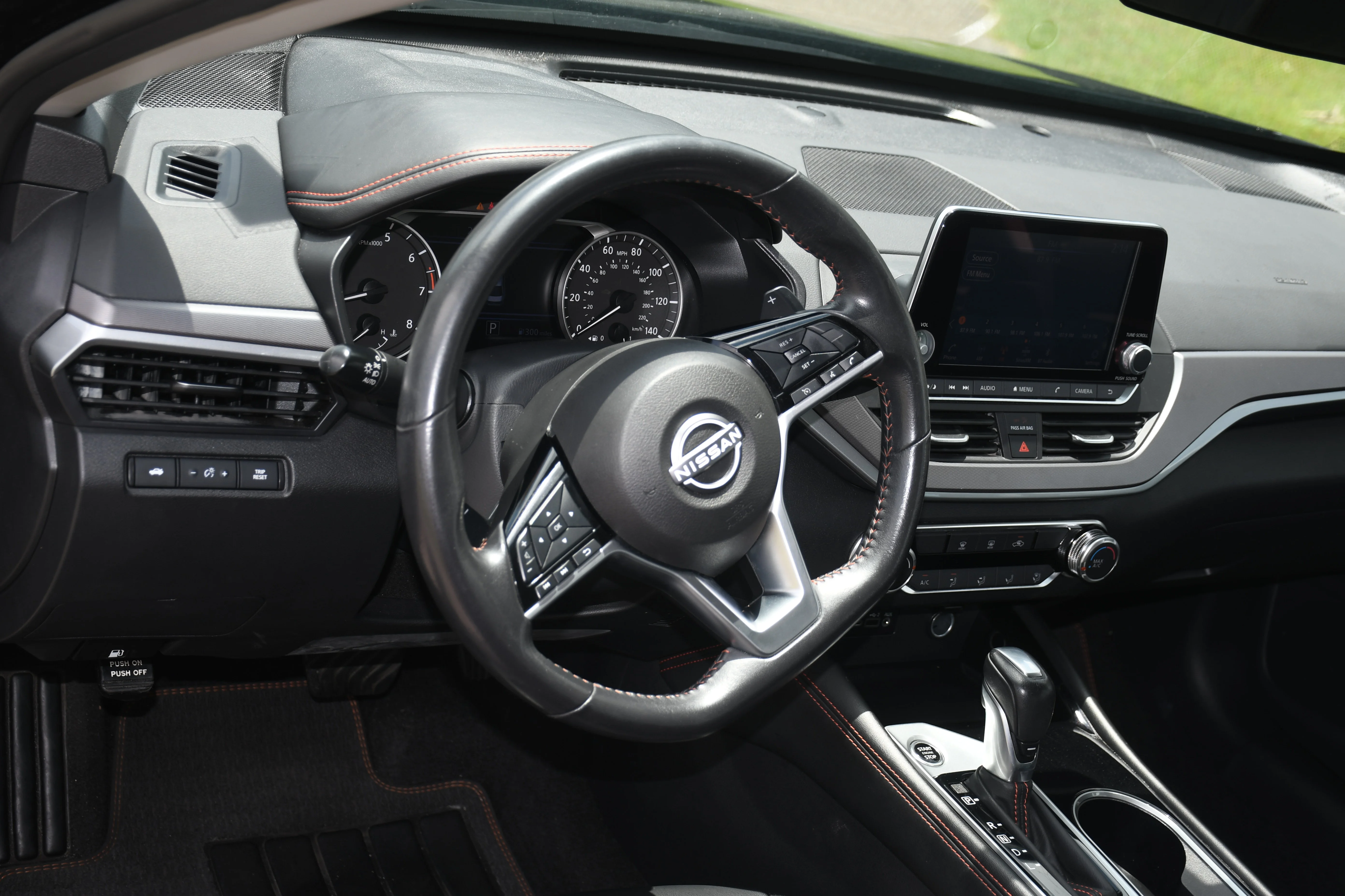 Used 2024 Black Nissan 2.5 SR image 7