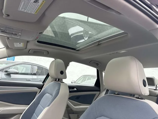 2025 Volkswagen Jetta SE - Photo 15