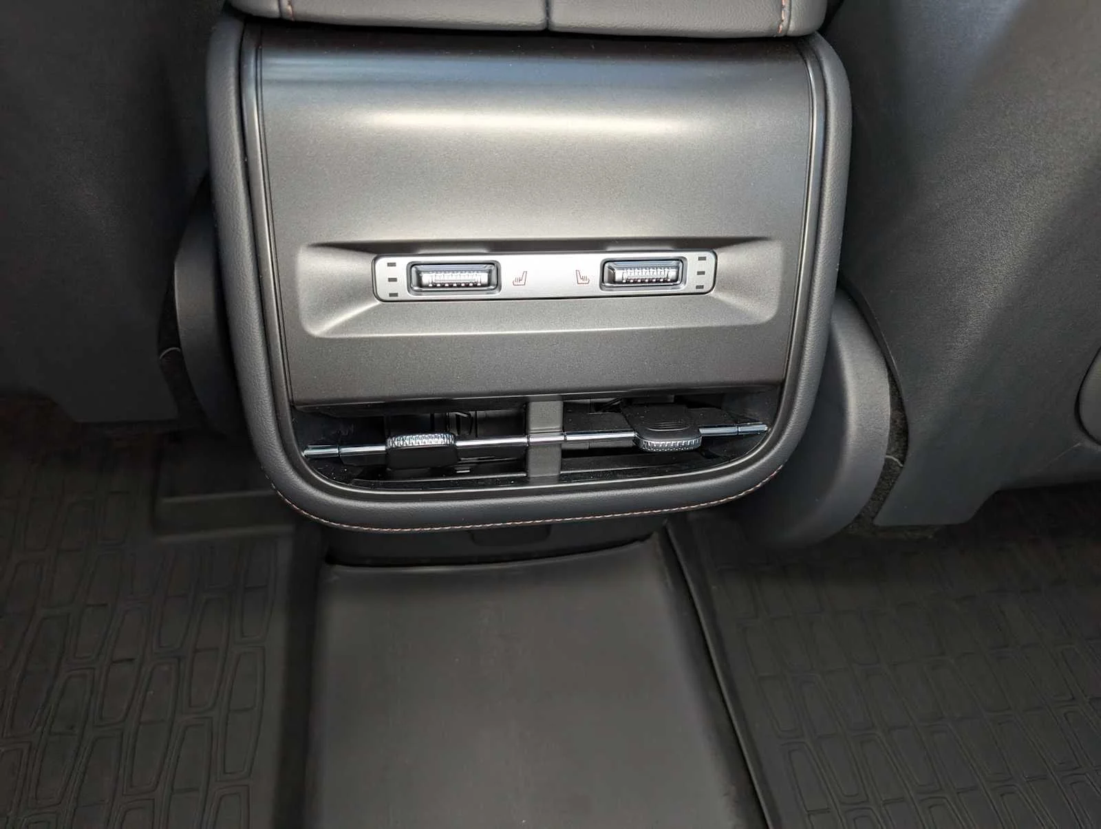 New 2026 Infinite Black Metallic Clearcoat Lincoln Reserve image 16