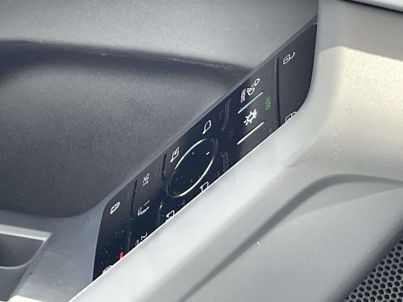 New 2026 2Y2Y/White Audi Premium Plus image 33