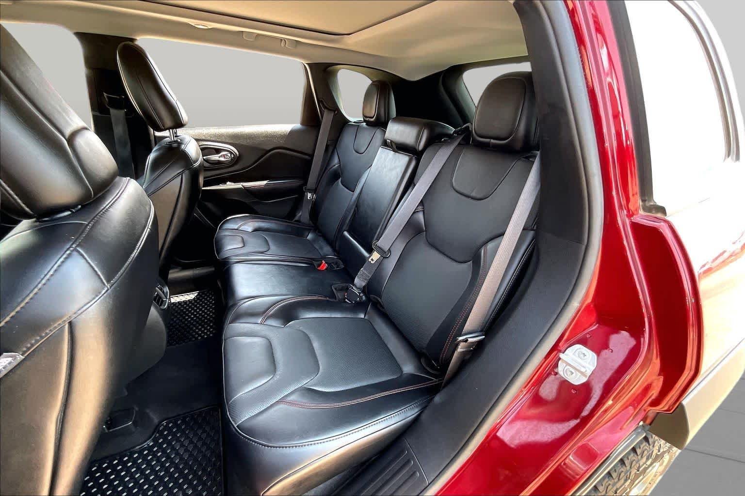 Used 2021 Velvet Red Pearlcoat Jeep Trailhawk image 21