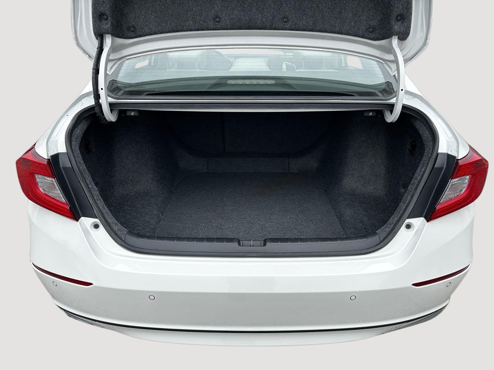 Used 2019 Platinum White Pearl Honda Touring image 24