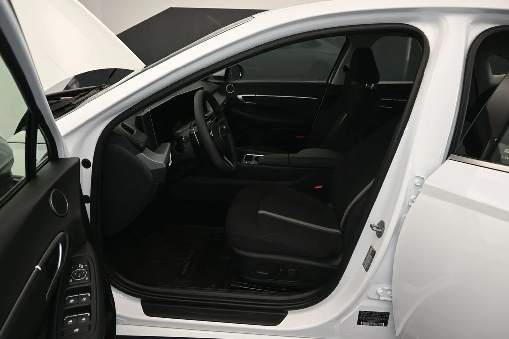 Certified Used 2025 White Hyundai SEL image 18