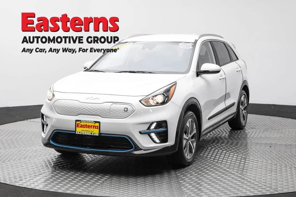 Used 2022 White Kia EX image 1
