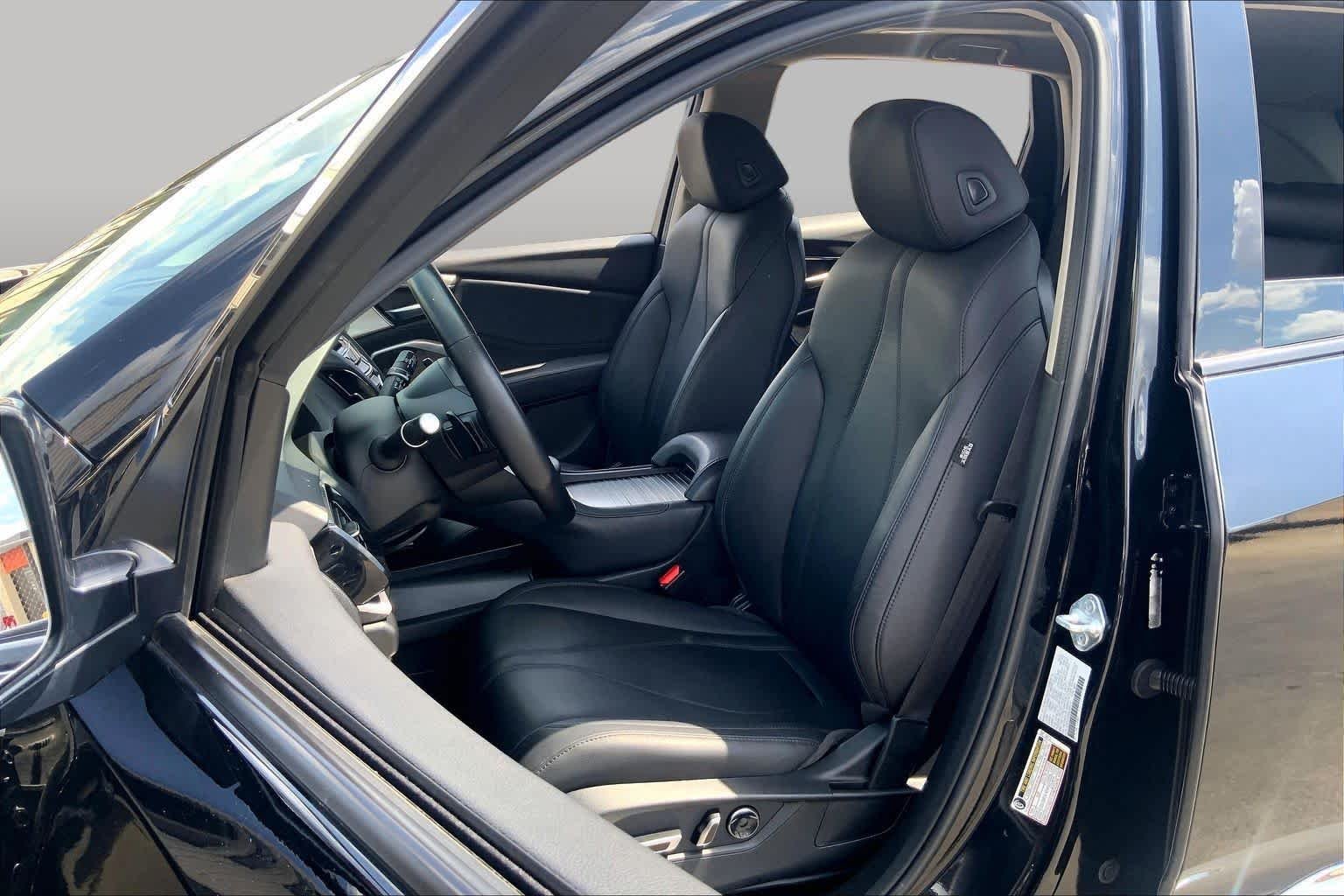 Used 2024 Majestic Black Pearl Acura  image 8