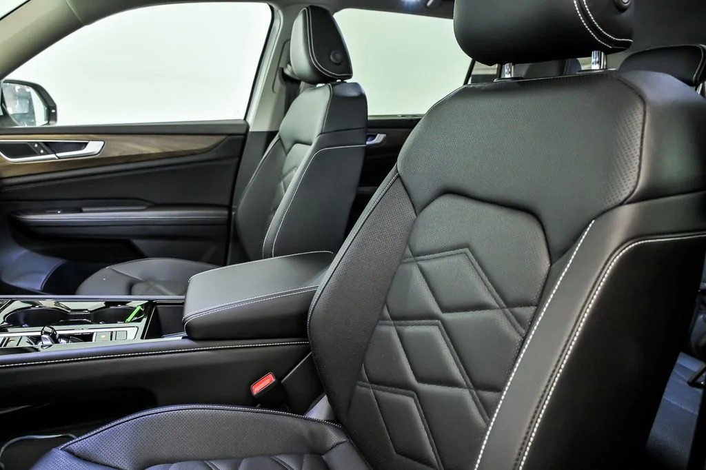 New 2026 Green Volkswagen 2.0T SE w/Technology image 7