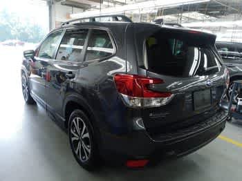 Used 2023 Magnetite Gray Metallic Subaru Limited image 3