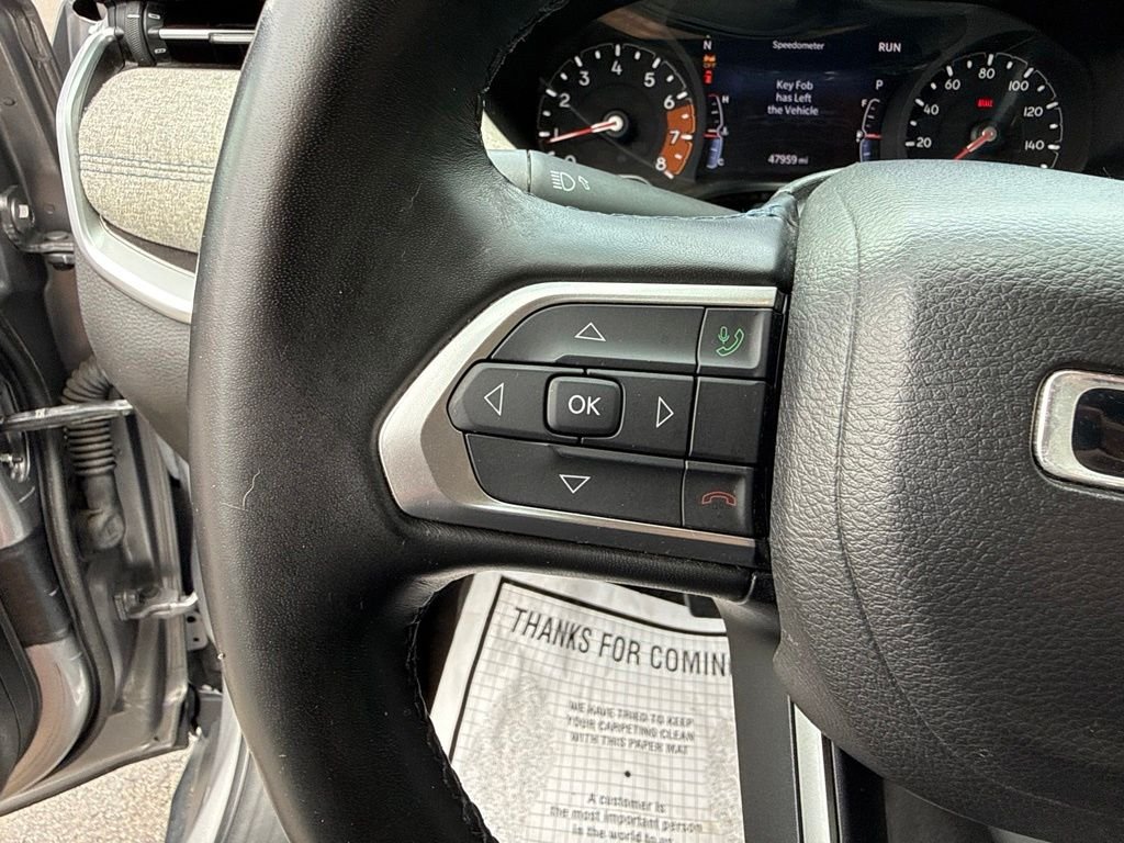 Used 2022 Silver Jeep Latitude image 26