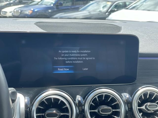 Used 2022  Mercedes-Benz GLB 250 image 27