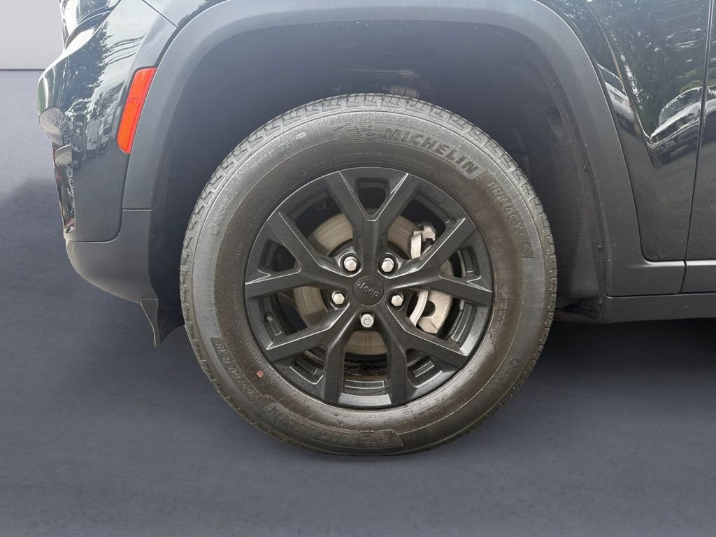 Used 2024 Diamond Black Jeep Altitude X image 10