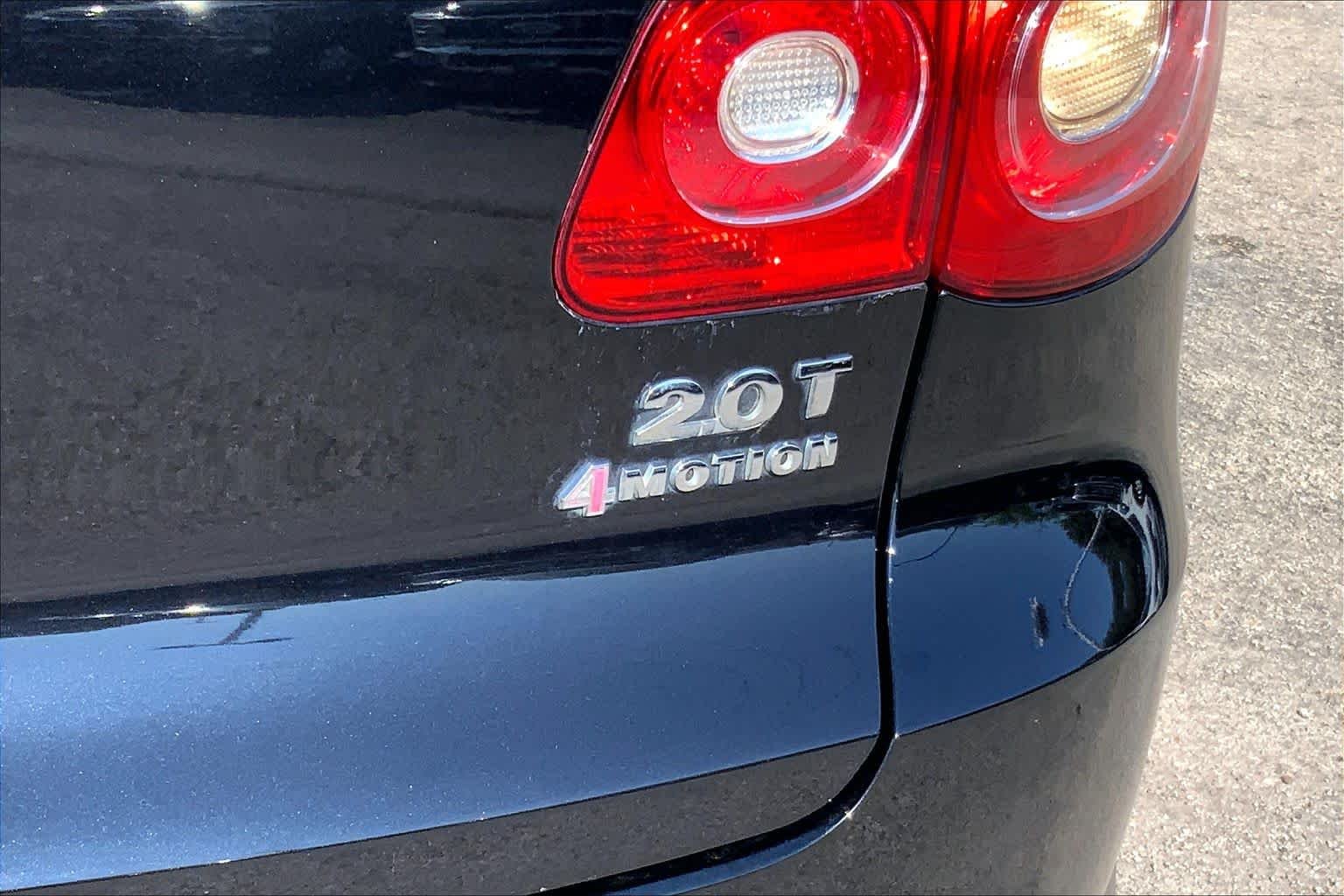 Used 2010  Volkswagen SE image 9