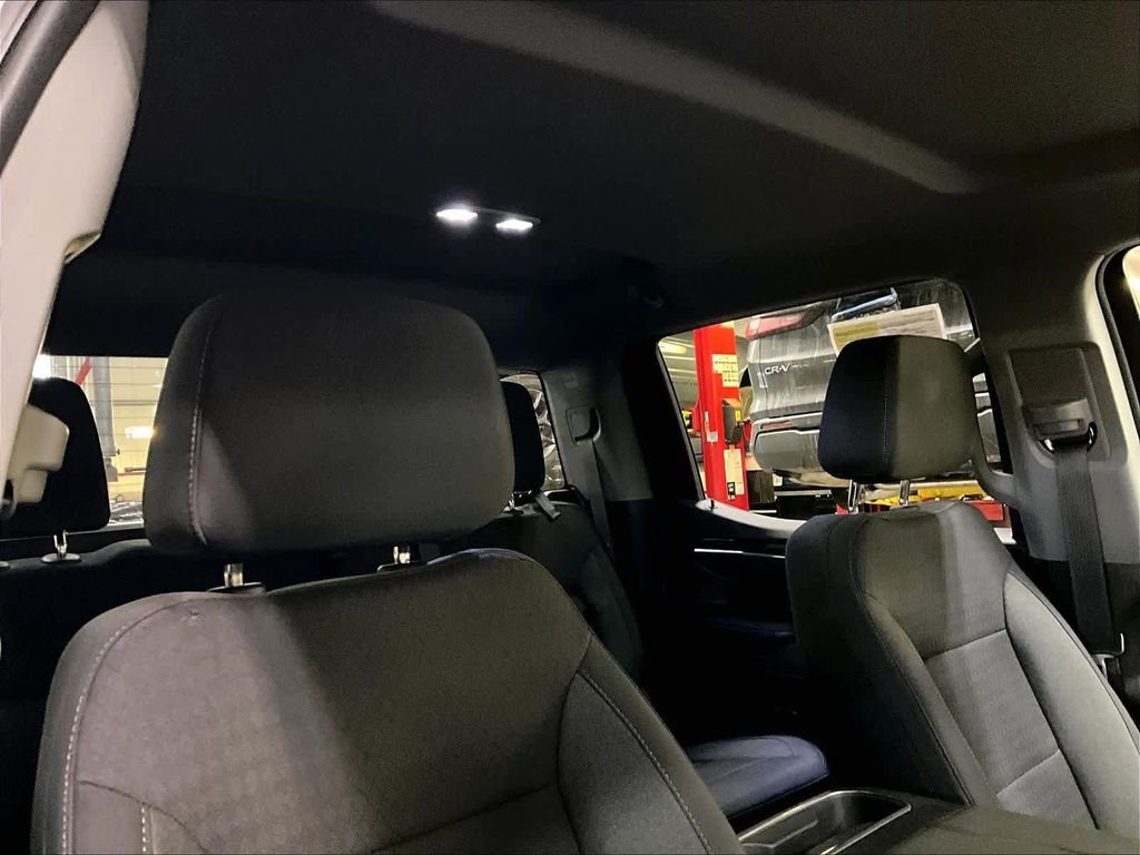 Used 2023 White GMC Elevation image 22