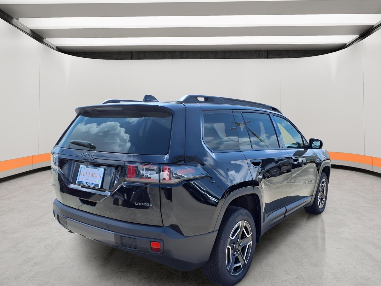 New 2026 Diamond Black Crystal Pearl-Coat Exterior Paint Jeep Laredo image 6
