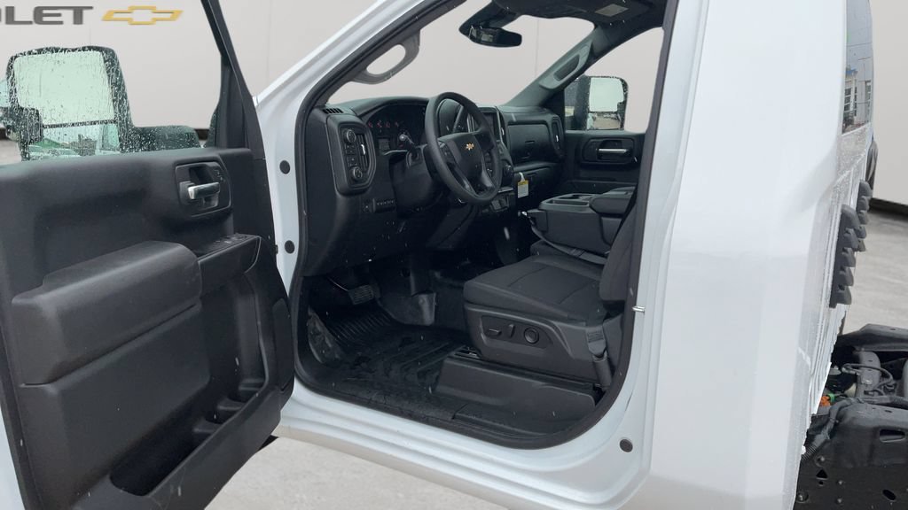 New 2026 Summit White Chevrolet Work Truck image 33