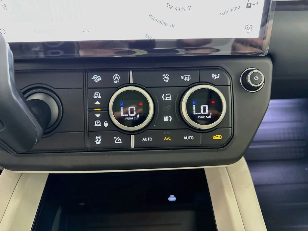 New 2026 Fuji White Land Rover X-Dynamic SE image 16