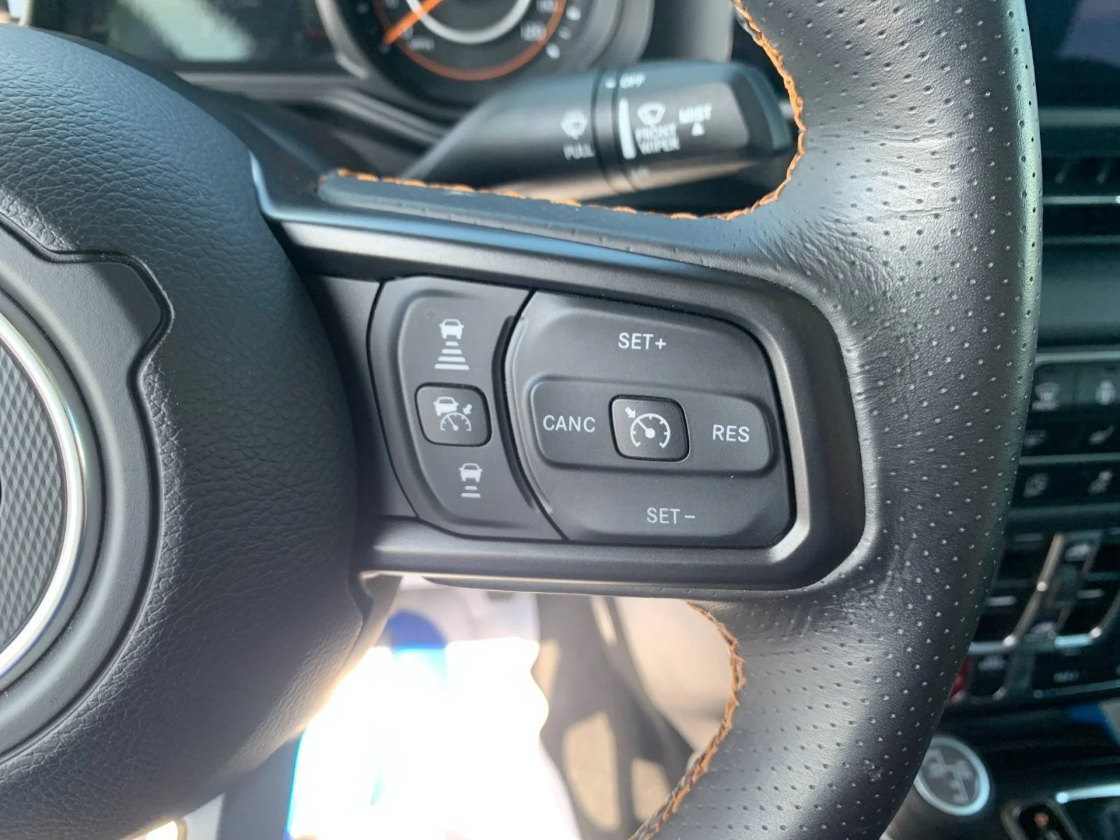 Used 2025 Green Jeep Mojave X image 27