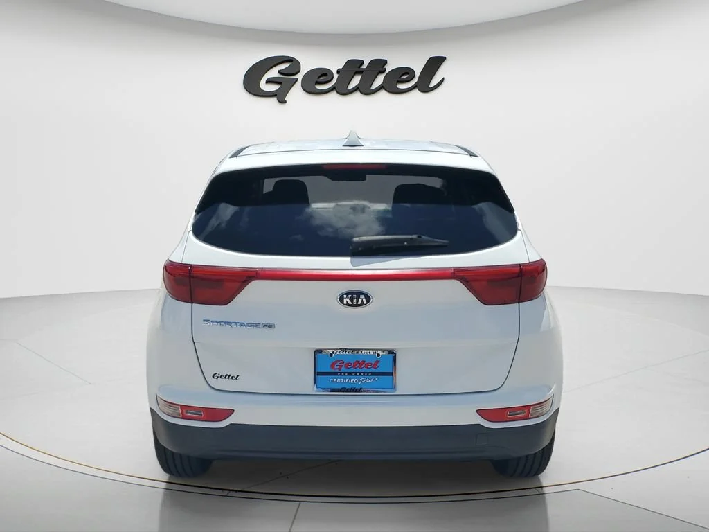 Used 2018 White Kia LX image 6