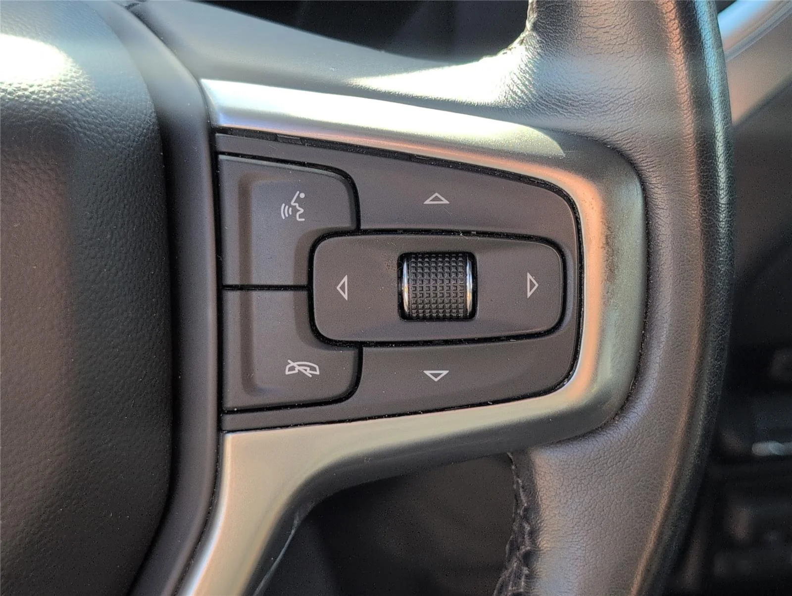 Used 2022 Summit White Chevrolet LTZ image 24