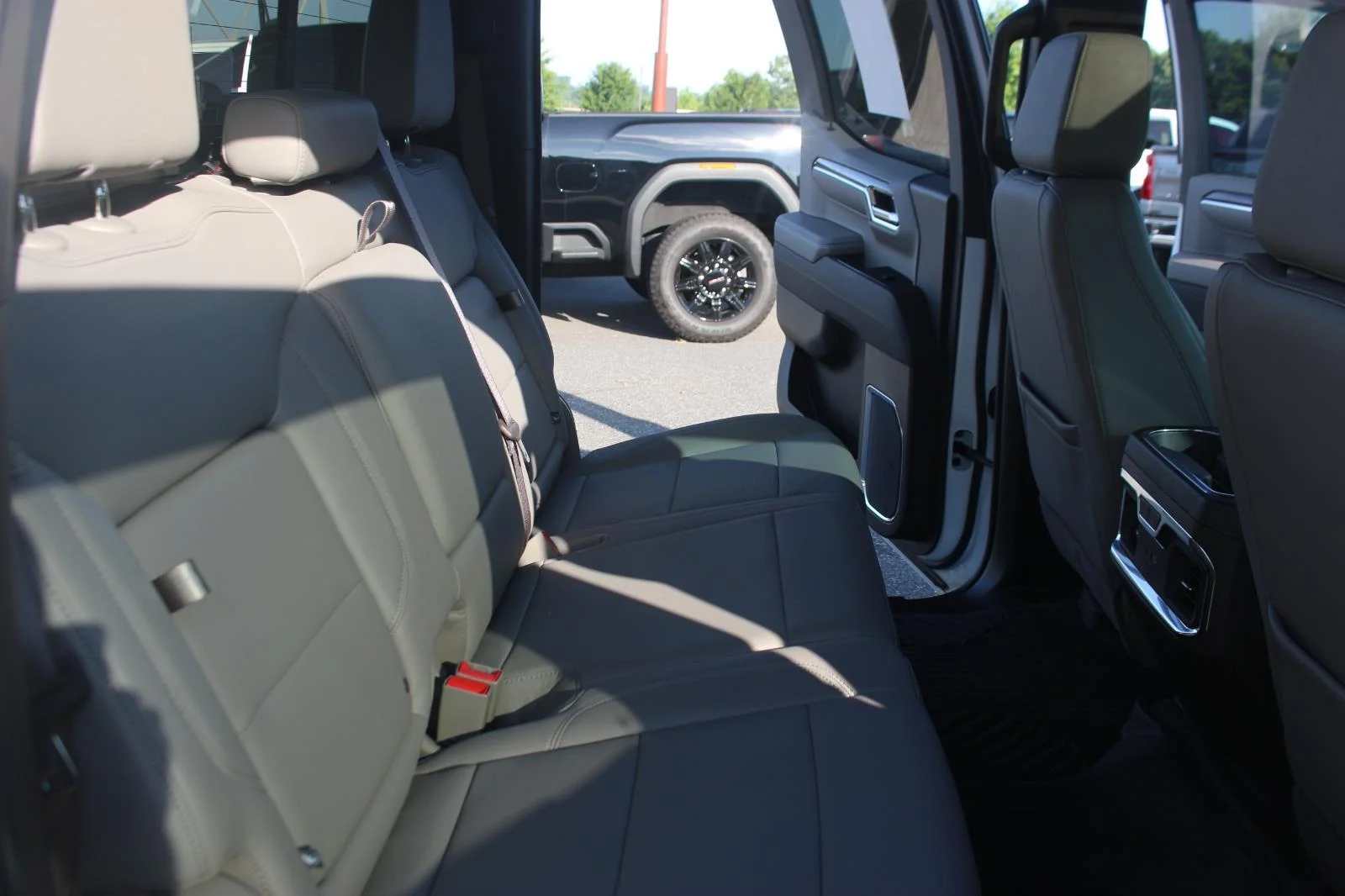 Used 2024 Summit White Chevrolet LTZ image 36