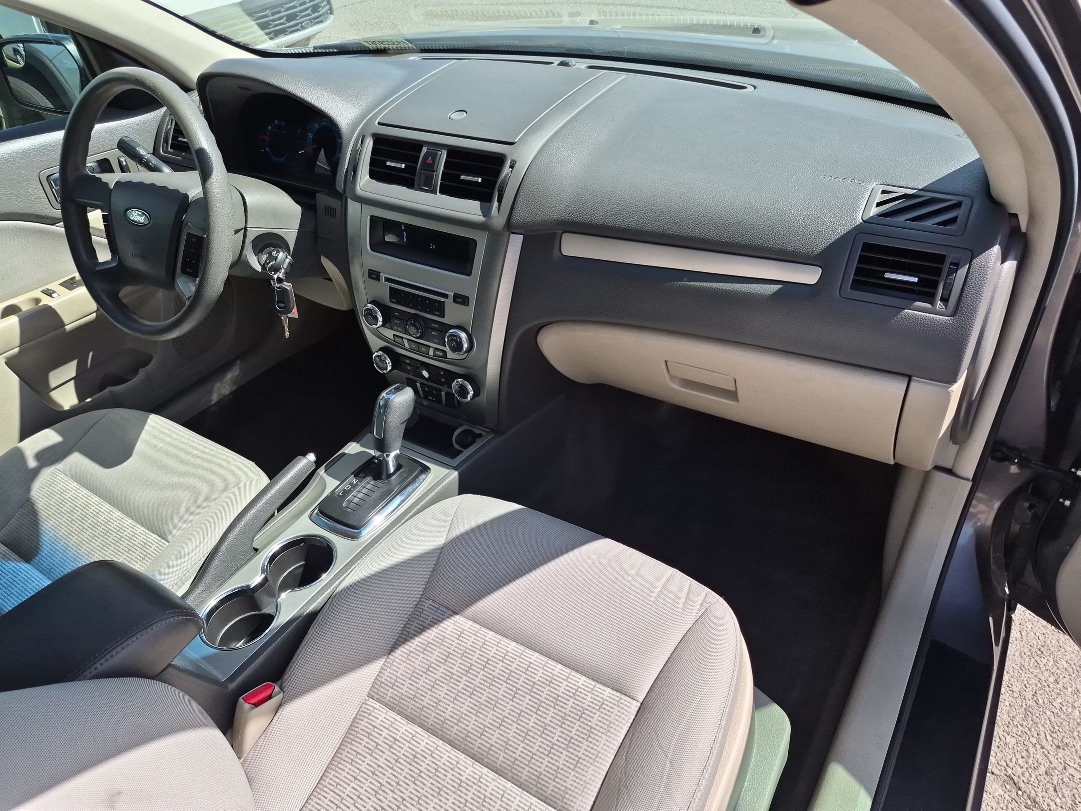 Used 2011 Sterling Gray Metallic Ford SE image 28