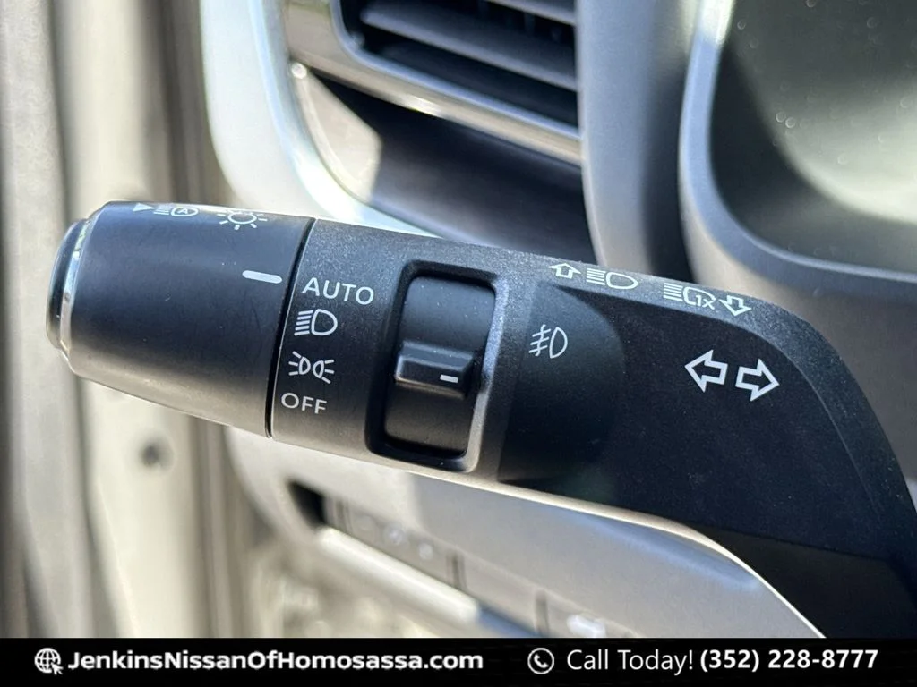 Used 2021 Silver Nissan Platinum image 42