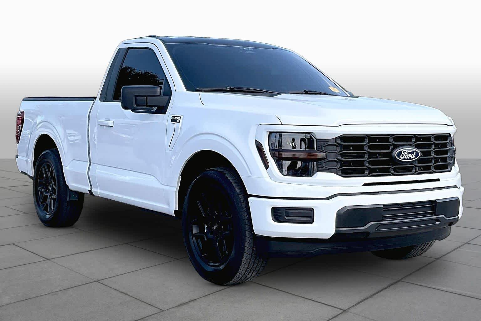 Used 2026 Oxford White Clearcoat Ford XL image 3
