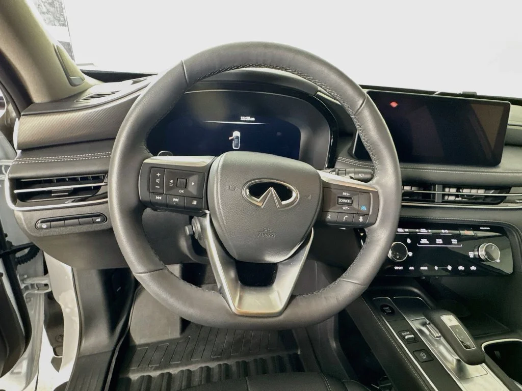 Certified Used 2027 White INFINITI LUXE image 14